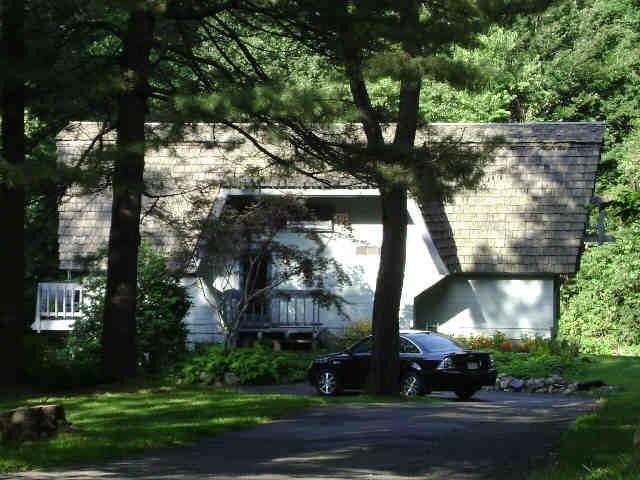 Building photograph for 275 MAIN ST S